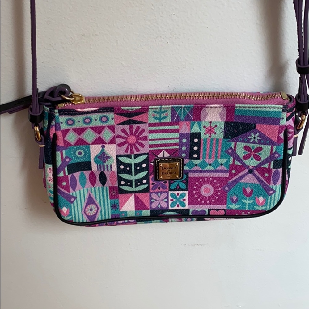 Dooney & Bourke It’s a Small World Crossbody